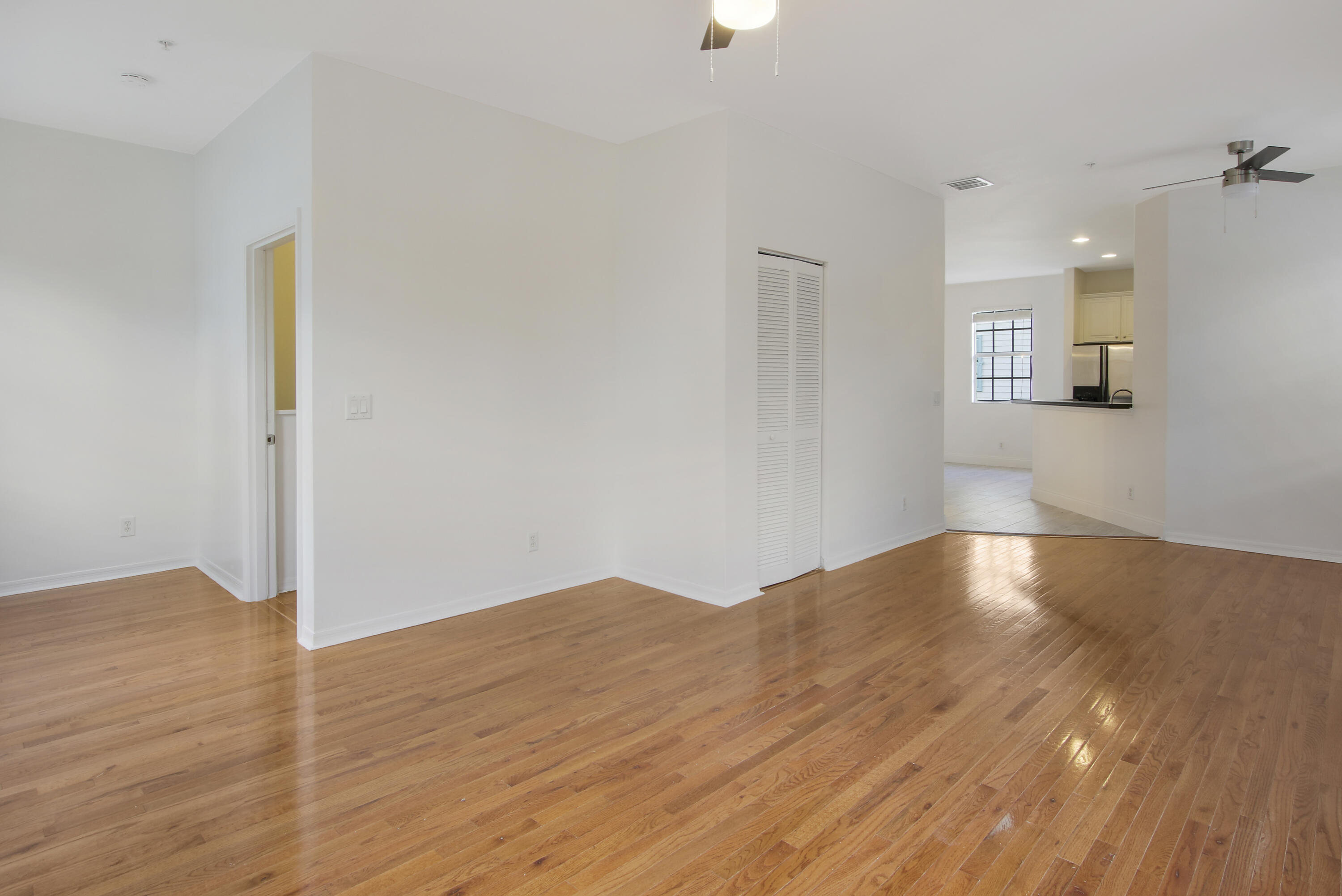 108 Locustberry Lane, Unit 105 Jupiter, FL 33458 - Photo 21 of 36 Living Room