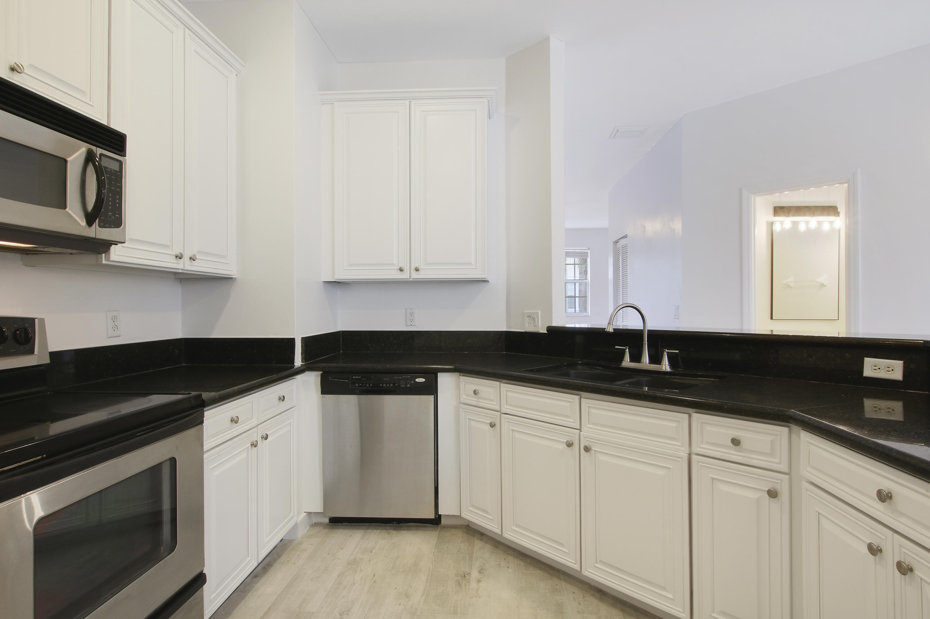 108 Locustberry Lane, Unit 105 Jupiter, FL 33458 - Photo 8 of 36 Kitchen