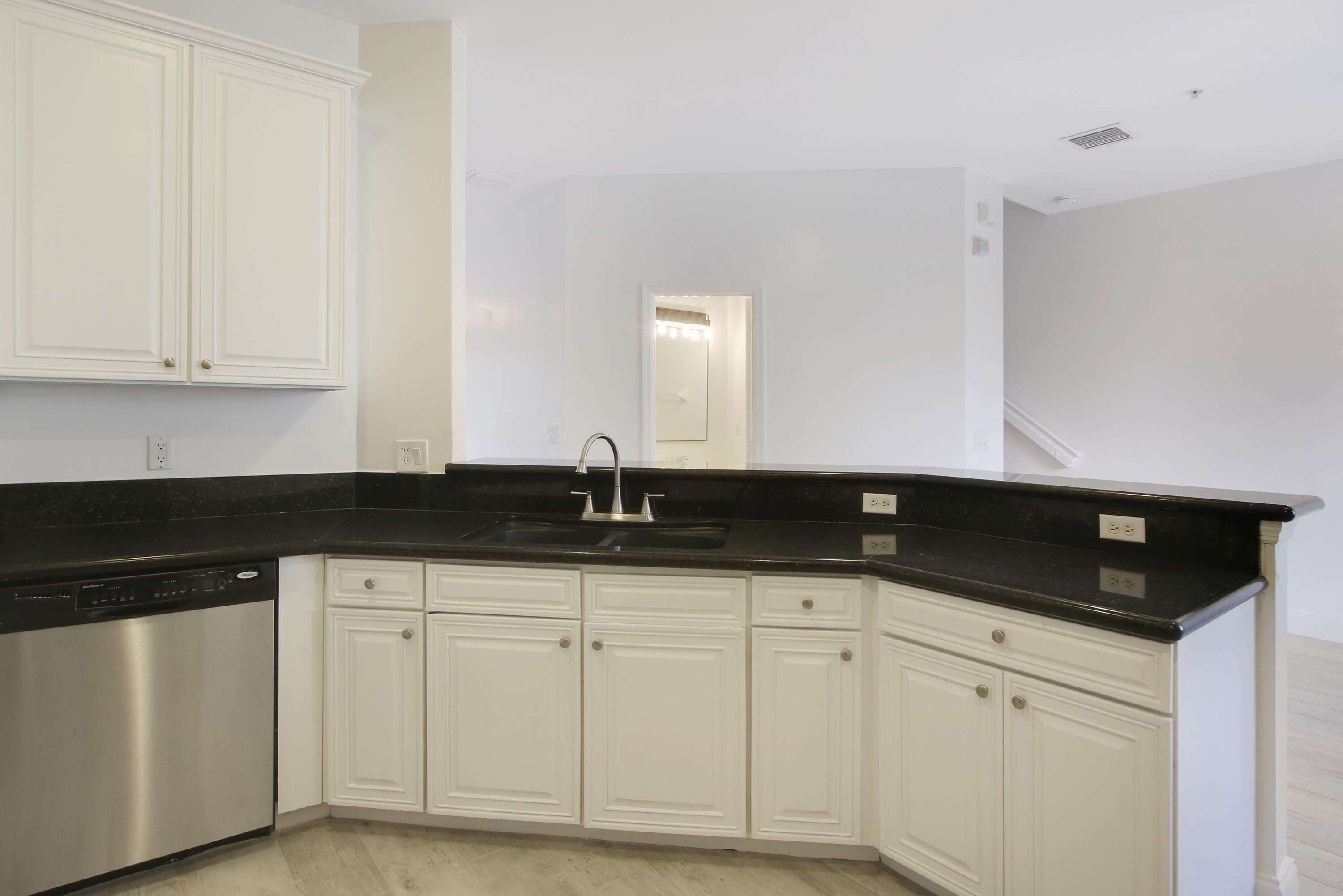 108 Locustberry Lane, Unit 105 Jupiter, FL 33458 - Photo 9 of 36 Kitchen