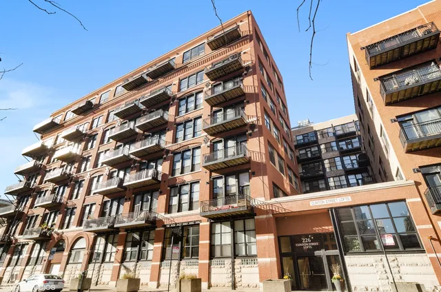 $320,000 | 226 North Clinton Street, Unit 510, Chicago, IL 60661