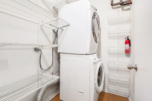 $320,000 | 226 North Clinton Street, Unit 510, Chicago, IL 60661