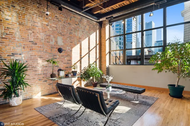 $320,000 | 226 North Clinton Street, Unit 510, Chicago, IL 60661