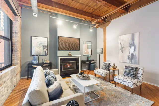 $320,000 | 226 North Clinton Street, Unit 510, Chicago, IL 60661