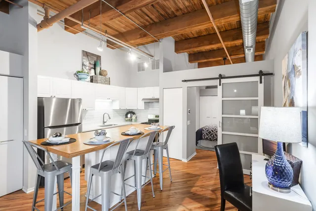 $320,000 | 226 North Clinton Street, Unit 510, Chicago, IL 60661