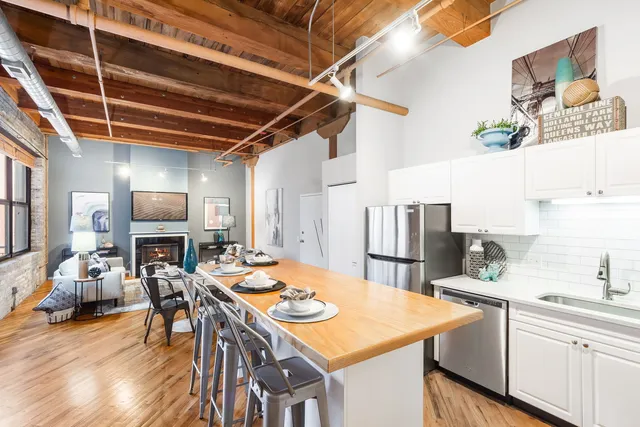 $320,000 | 226 North Clinton Street, Unit 510, Chicago, IL 60661