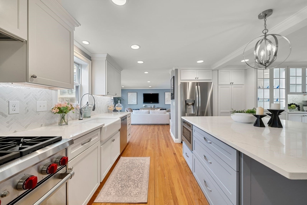166 Hillcrest Road Needham, MA 02492 - Photo 14 of 41