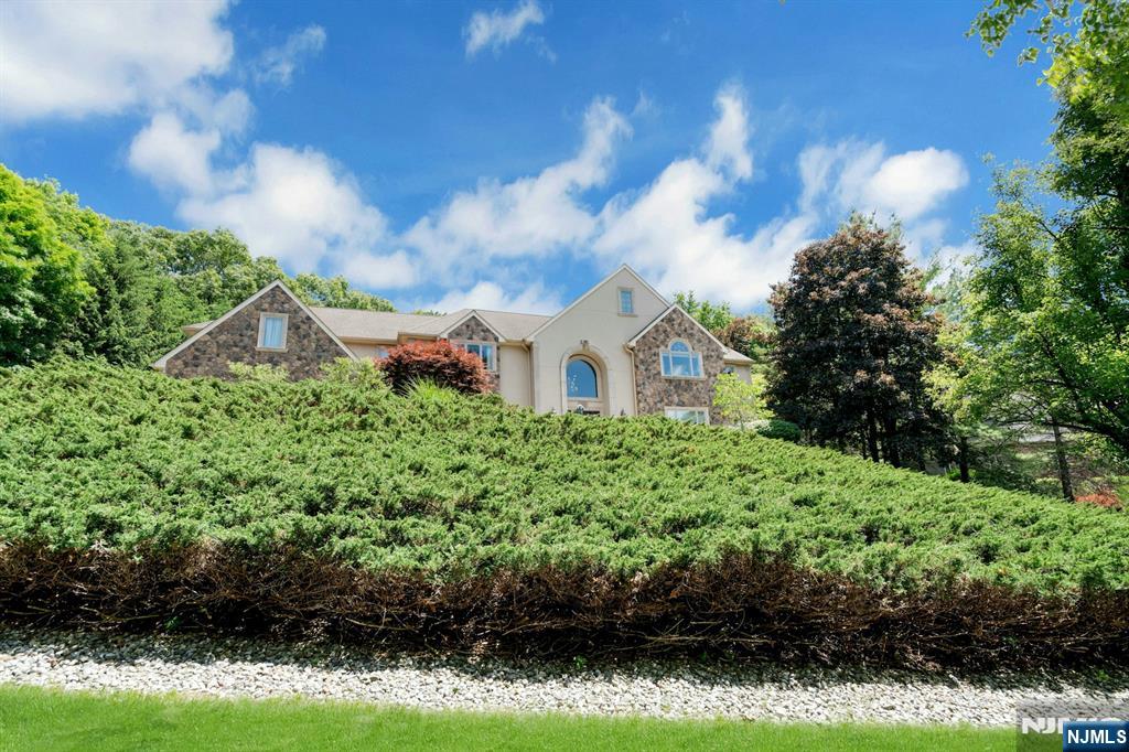 309 Skyridge Road Franklin Lakes, NJ 07417 - Photo 2 of 48