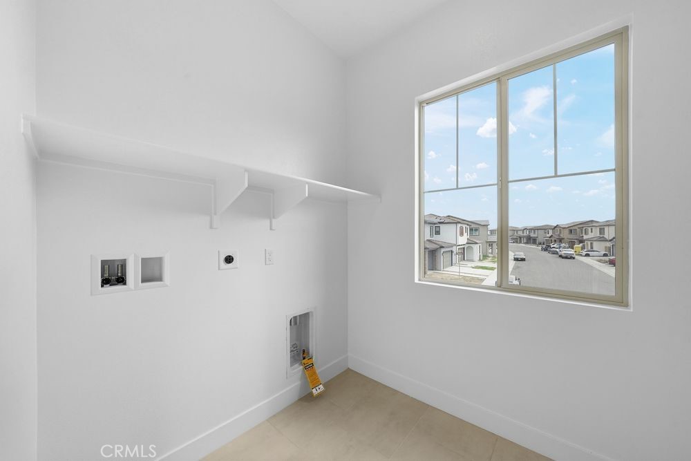118 Pansy Irvine, CA 92618 - Photo 35 of 46 a view of small space with wooden floor and windows