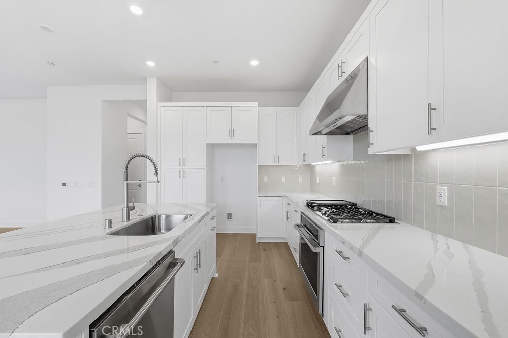 118 Pansy Irvine, CA 92618 - Photo 5 of 46 a kitchen with stainless steel appliances a sink stove and cabinets