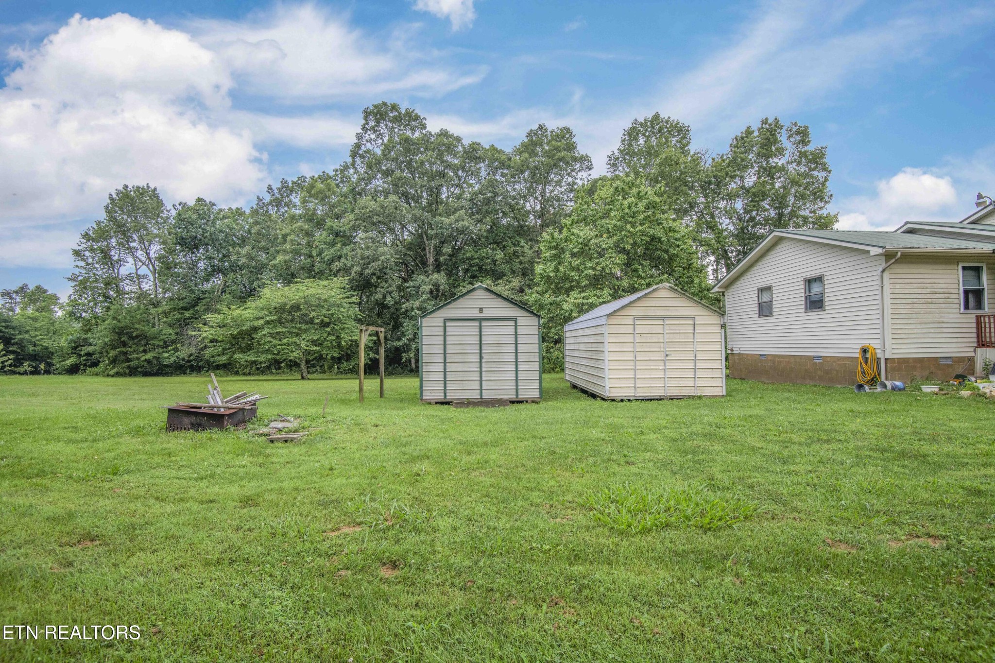 11981 South S Highway Crossville, TN 38572 - Photo 6 of 49 a view of a house with backyard and garden