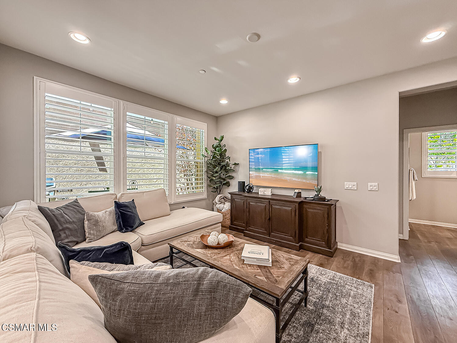230 Stonegate Road Camarillo, CA 93010 - Photo 5 of 43 bLiving Dining and Kitchen3