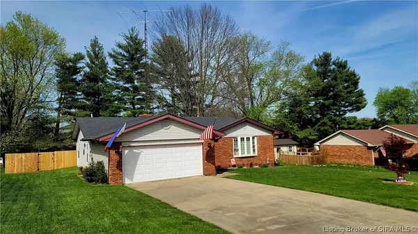 $284,500 | 303 Golf Ridge Lane, Madison, IN 47250