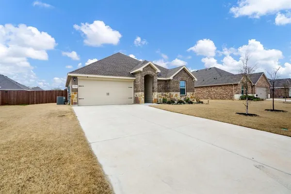 $2,230 | 1620 Knl Crst Drive, Kaufman, TX 75142