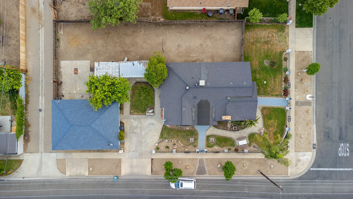 504 South R Street Tulare, CA 93274 - Photo 2 of 40 504SRSt-35