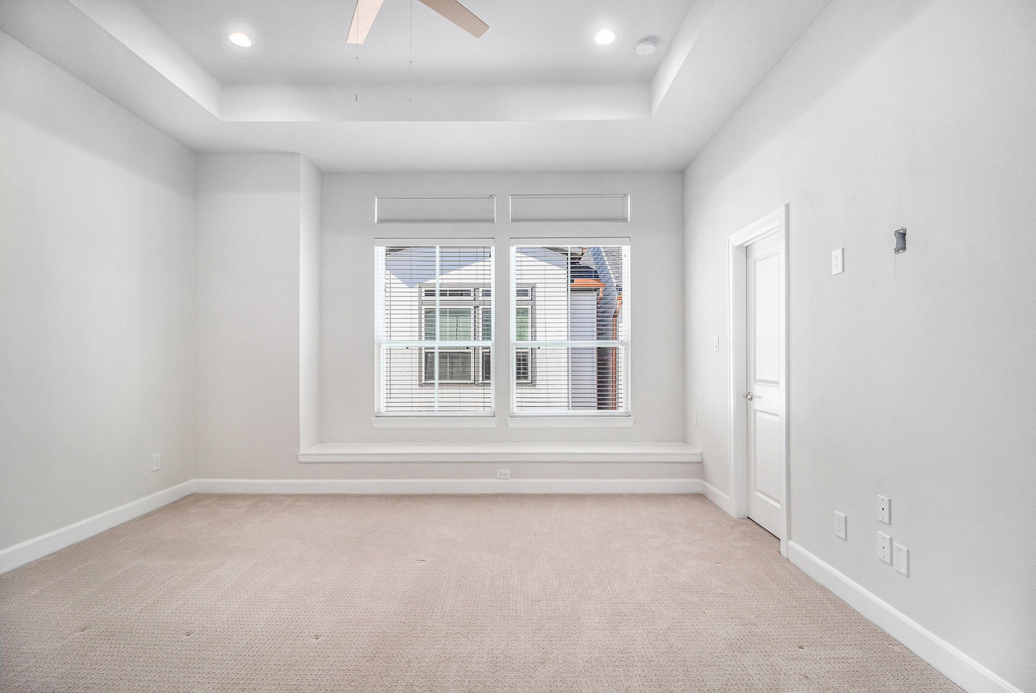 9573 Neuens Road, Unit A Houston, TX 77080 - Photo 13 of 22 an empty room with a window