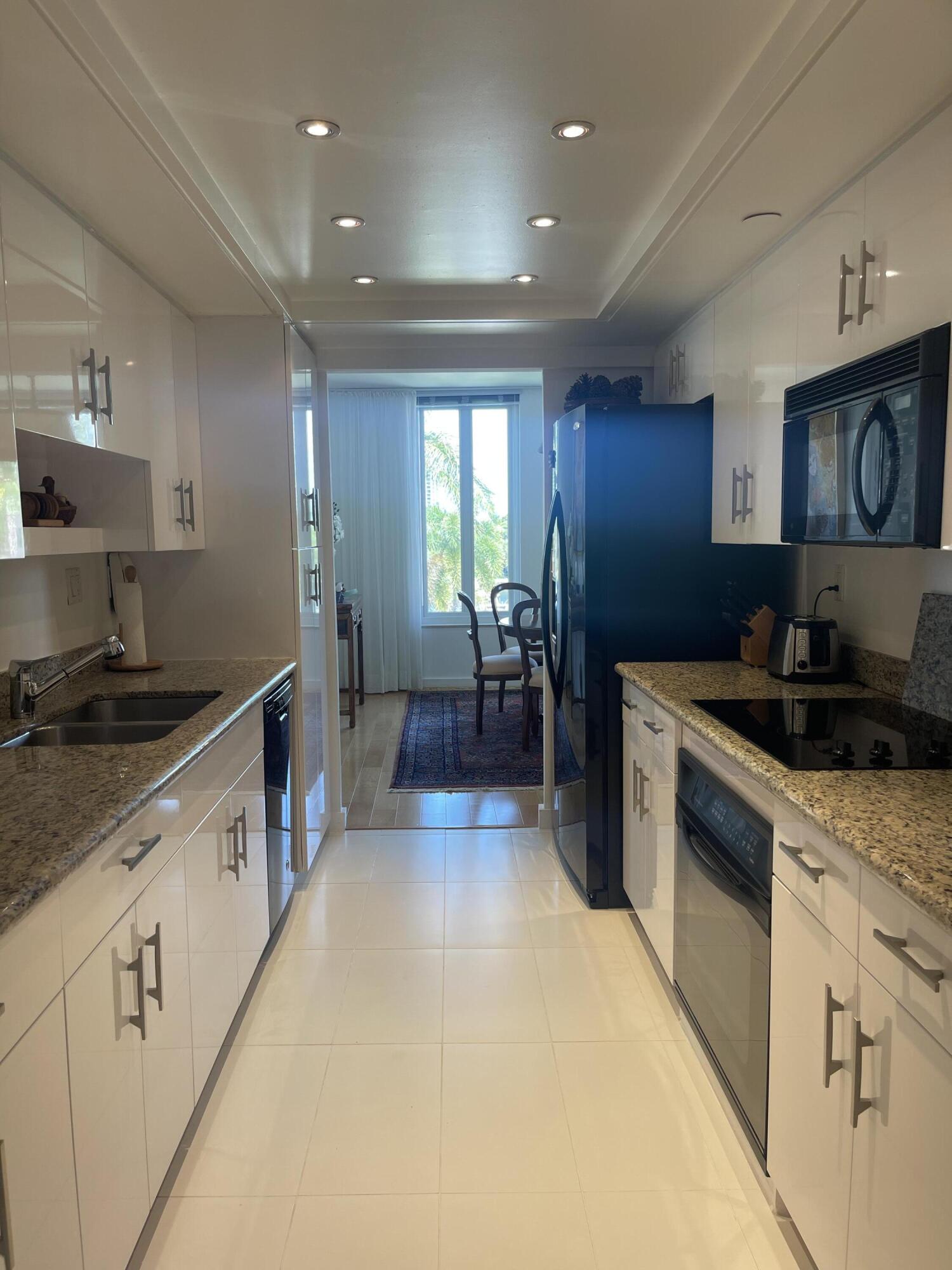 140 Southeast 5th Avenue, Unit 439 Boca Raton, FL 33432 - Photo 4 of 19 Kitchen