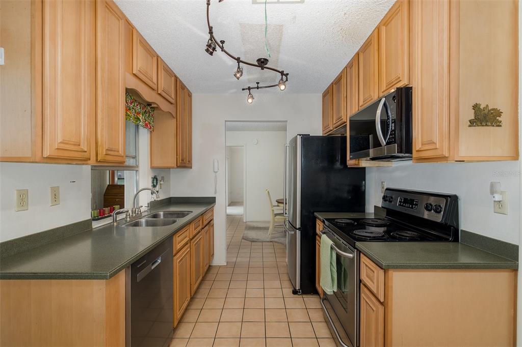 11334 Stansberry Drive Port Richey, FL 34668 - Photo 5 of 37