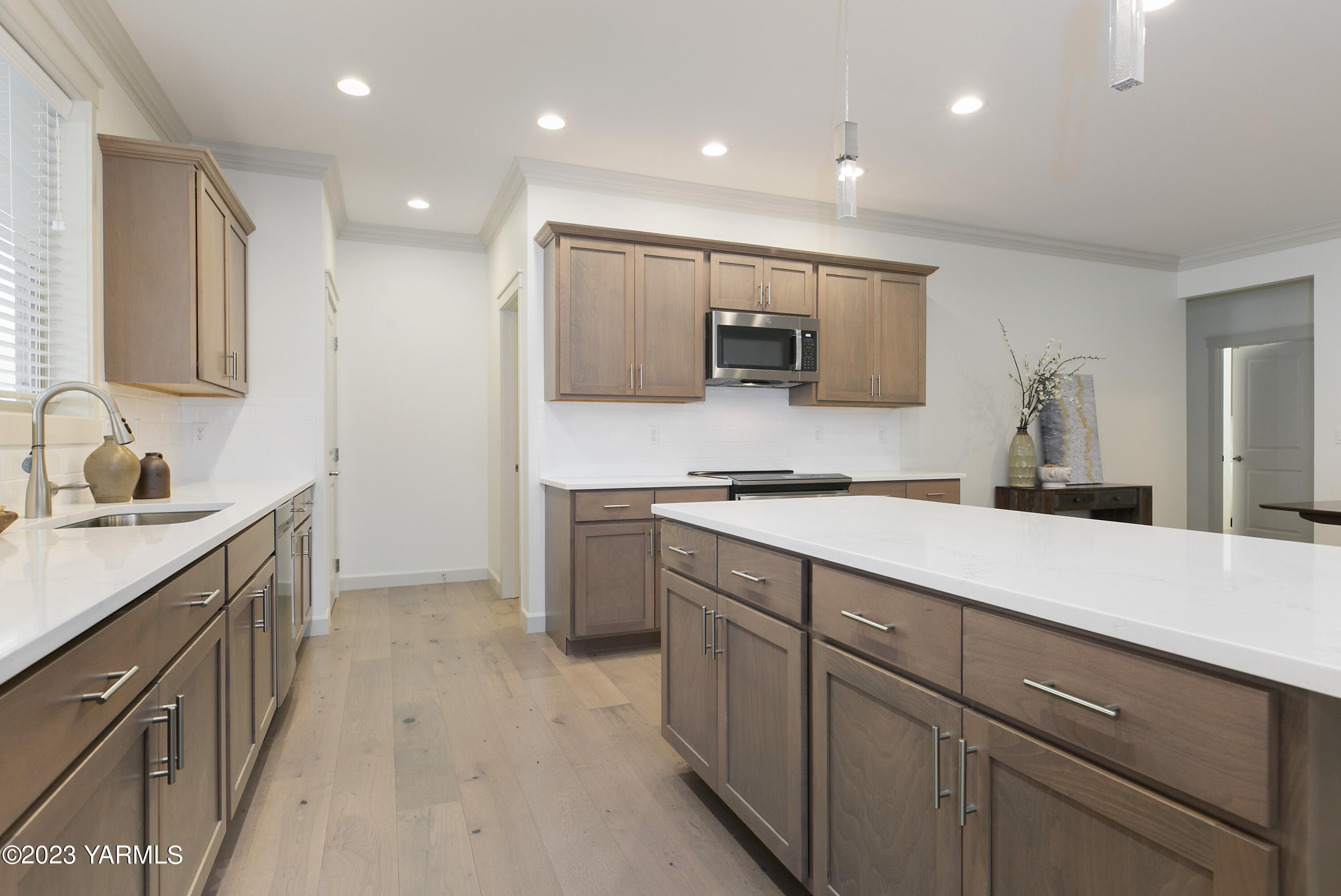 7201 Vista Ridge Avenue Yakima, WA 98903 - Photo 11 of 25 a kitchen with a sink microwave and stove