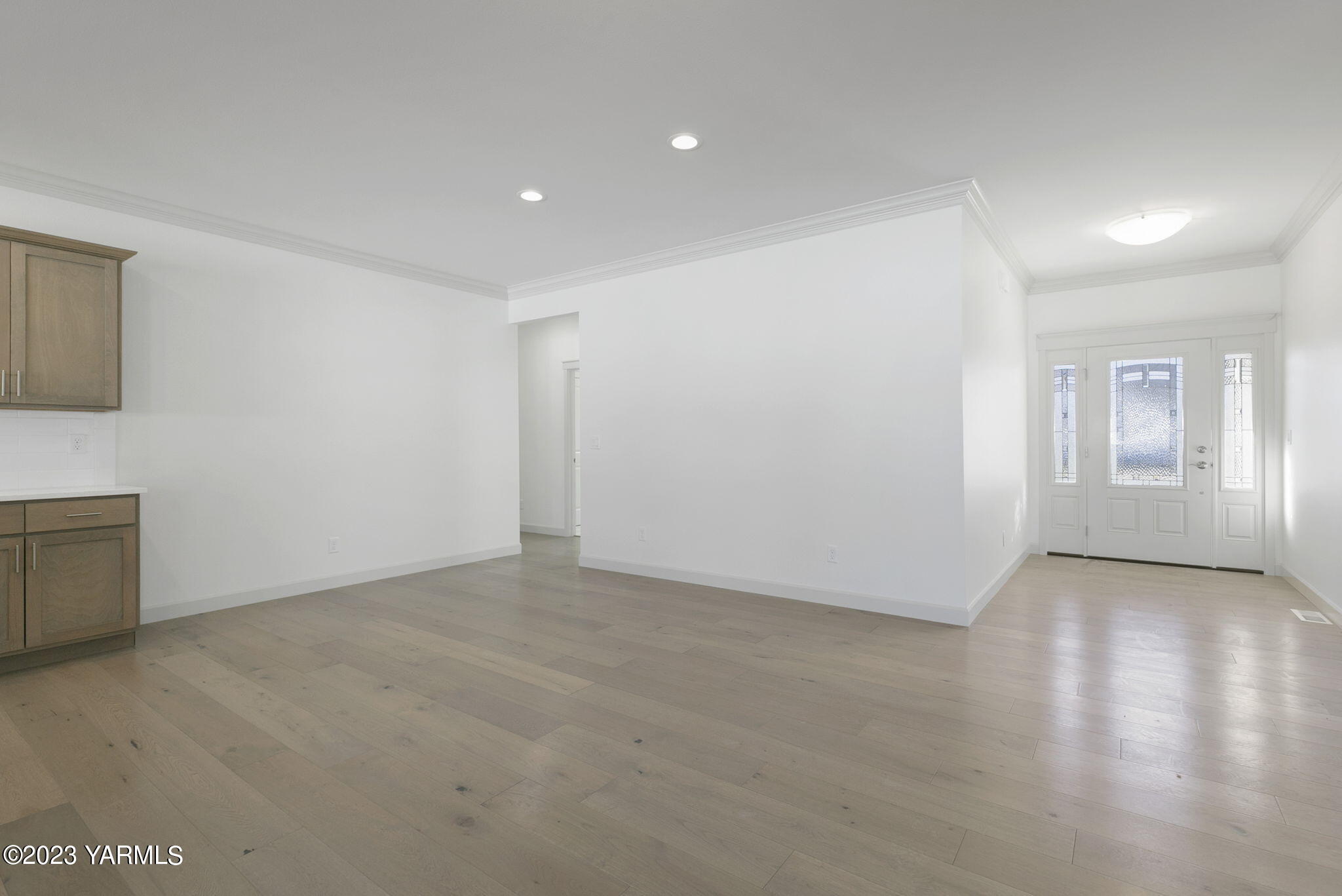 7201 Vista Ridge Avenue Yakima, WA 98903 - Photo 13 of 25 a view of an empty room with wooden floor and a window