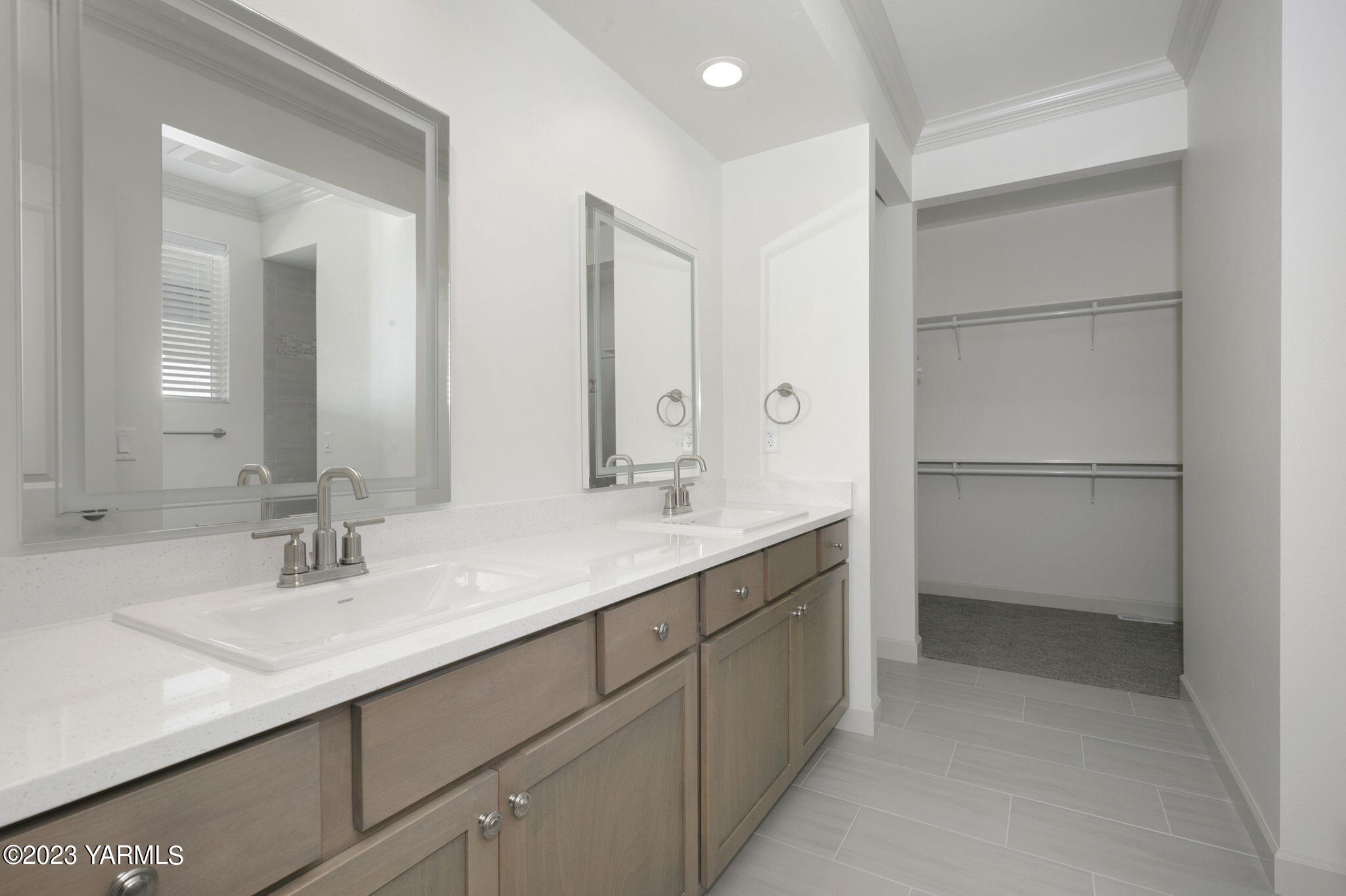 7201 Vista Ridge Avenue Yakima, WA 98903 - Photo 15 of 25 a bathroom with a double vanity sink mirror and double