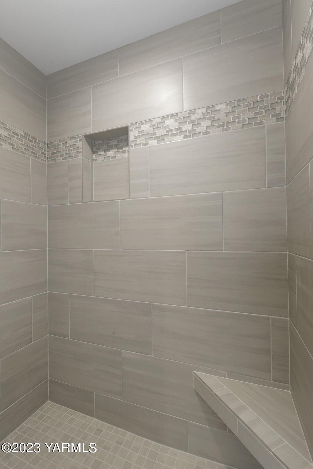 7201 Vista Ridge Avenue Yakima, WA 98903 - Photo 18 of 25 a bathroom with a shower