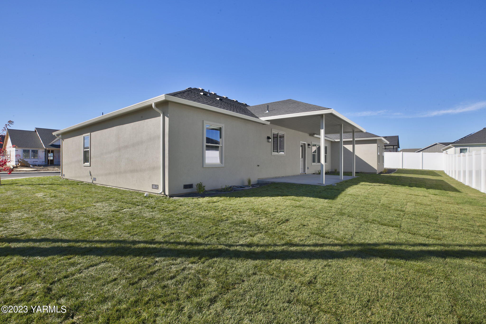 7201 Vista Ridge Avenue Yakima, WA 98903 - Photo 2 of 25 a front view of a house with a yard
