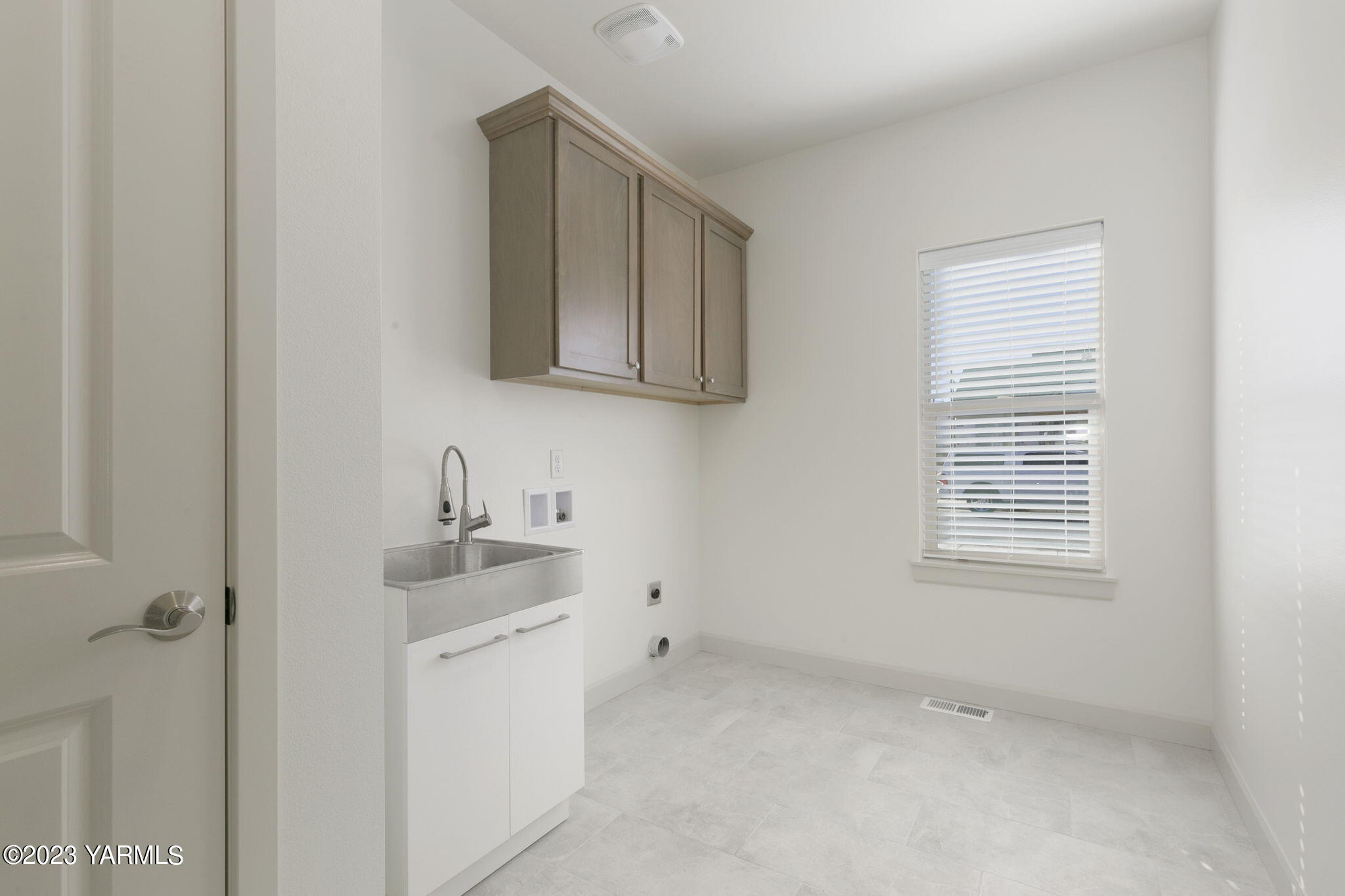 7201 Vista Ridge Avenue Yakima, WA 98903 - Photo 24 of 25 a room with a sink cabinets and a window