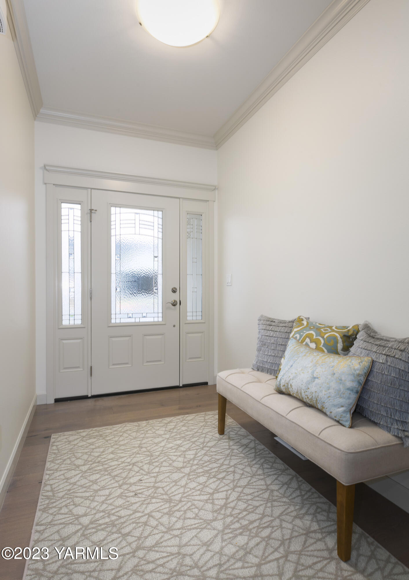 7201 Vista Ridge Avenue Yakima, WA 98903 - Photo 4 of 25 a living room with furniture and a rug