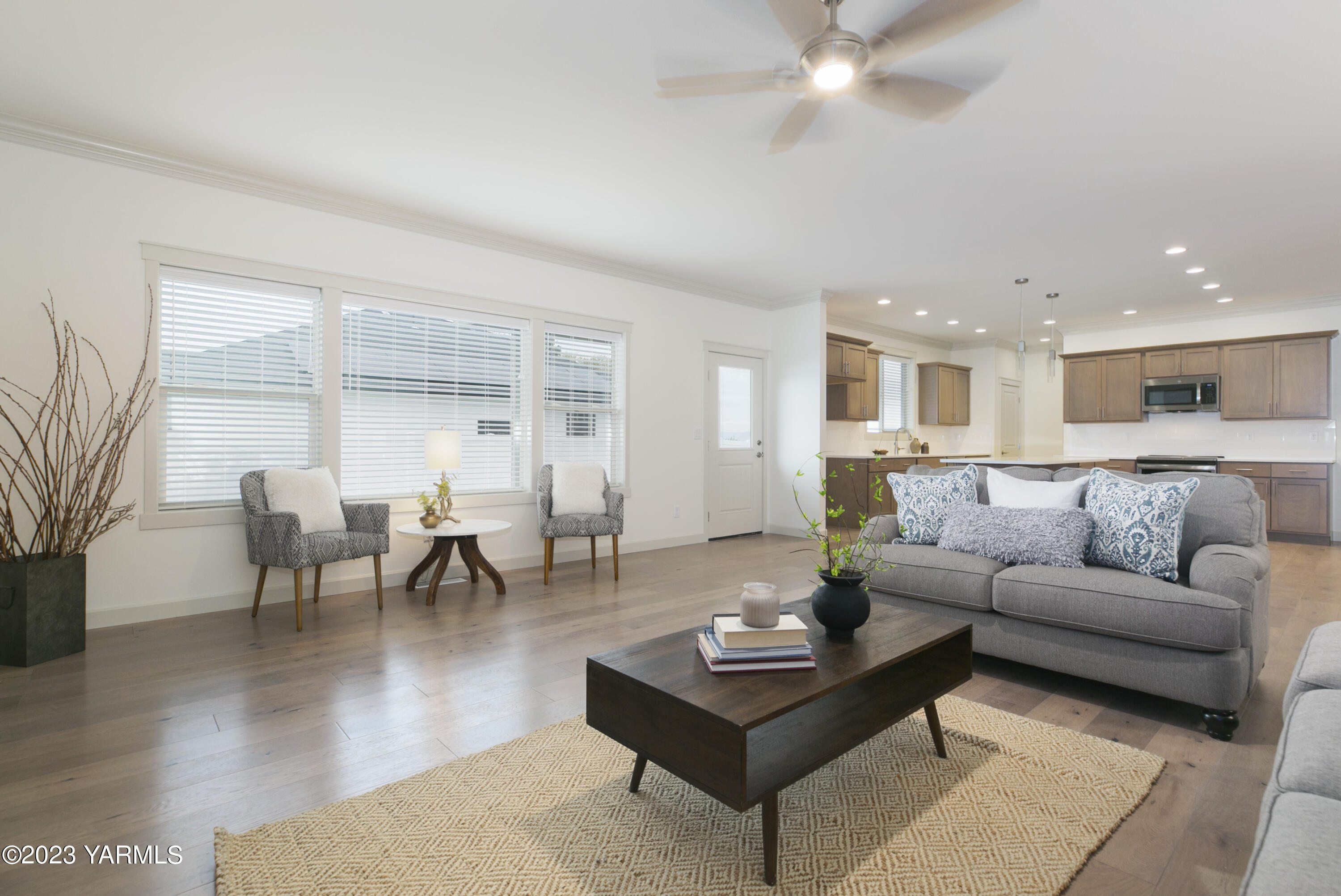 7201 Vista Ridge Avenue Yakima, WA 98903 - Photo 7 of 25 a living room with furniture and a large window