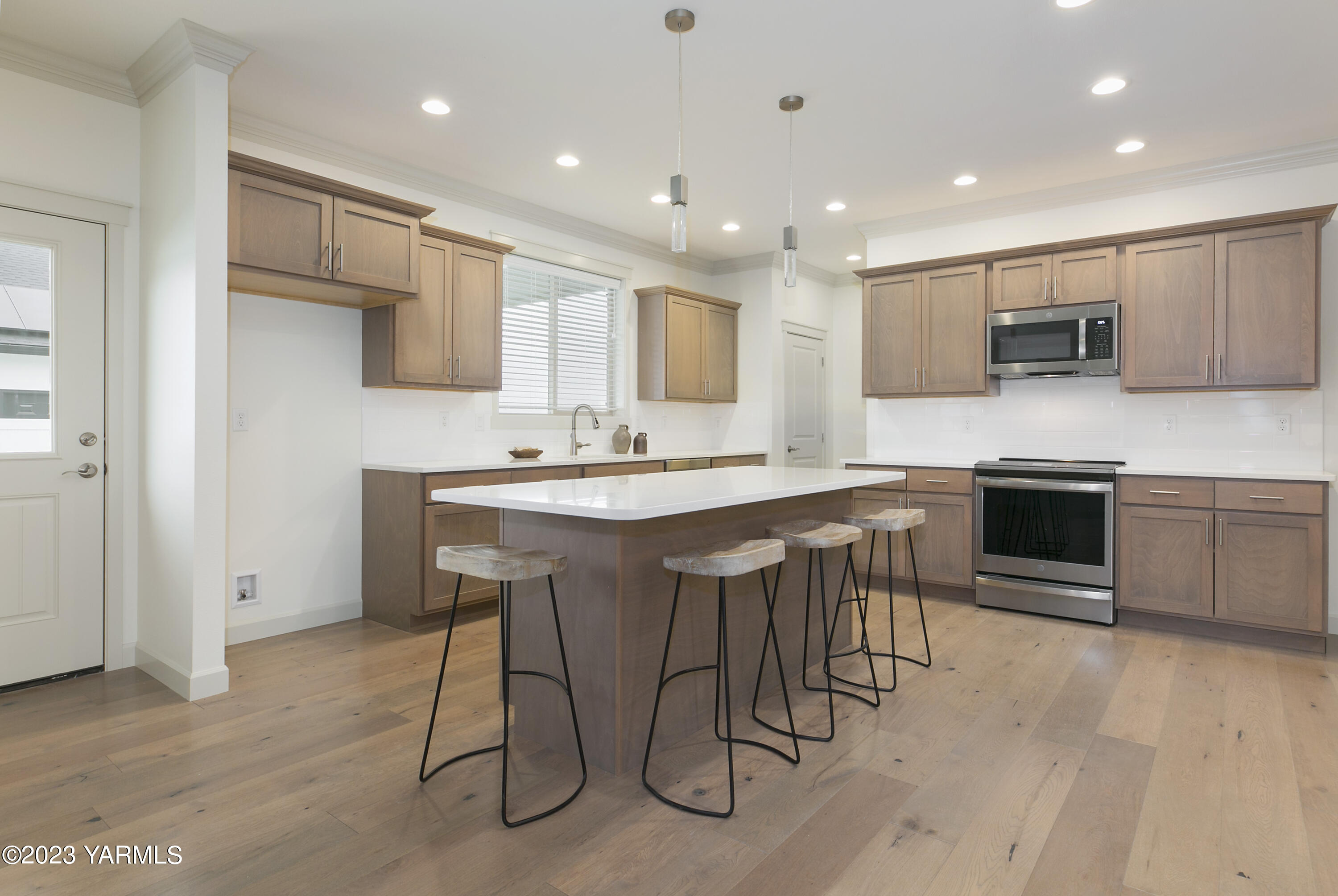 7201 Vista Ridge Avenue Yakima, WA 98903 - Photo 10 of 25 a kitchen with stainless steel appliances kitchen island granite countertop a stove a sink a microwave and a refrigerator