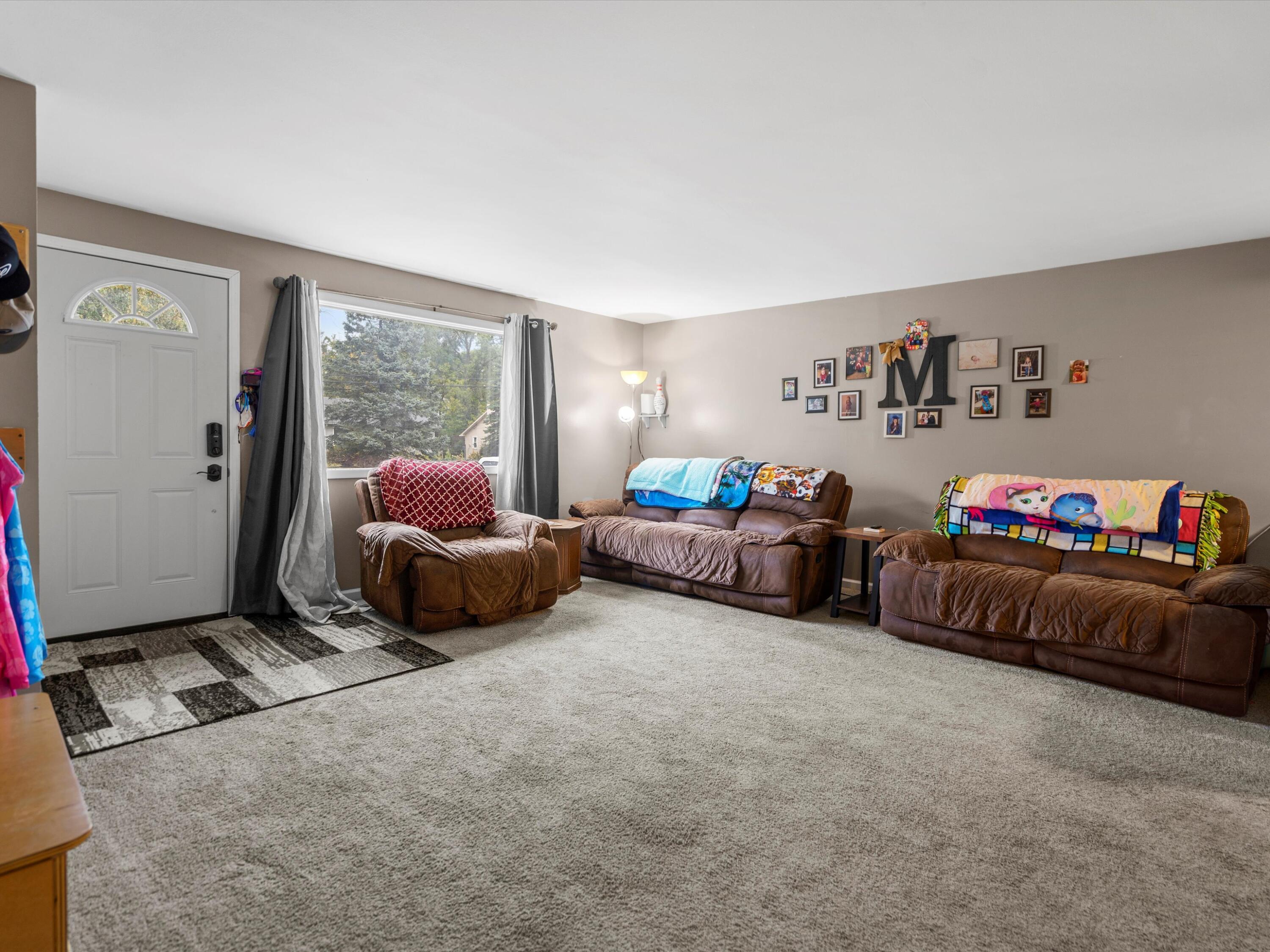 449 Joslyn Road Lake Orion, MI 48362 - Photo 4 of 19 04-DSC04223