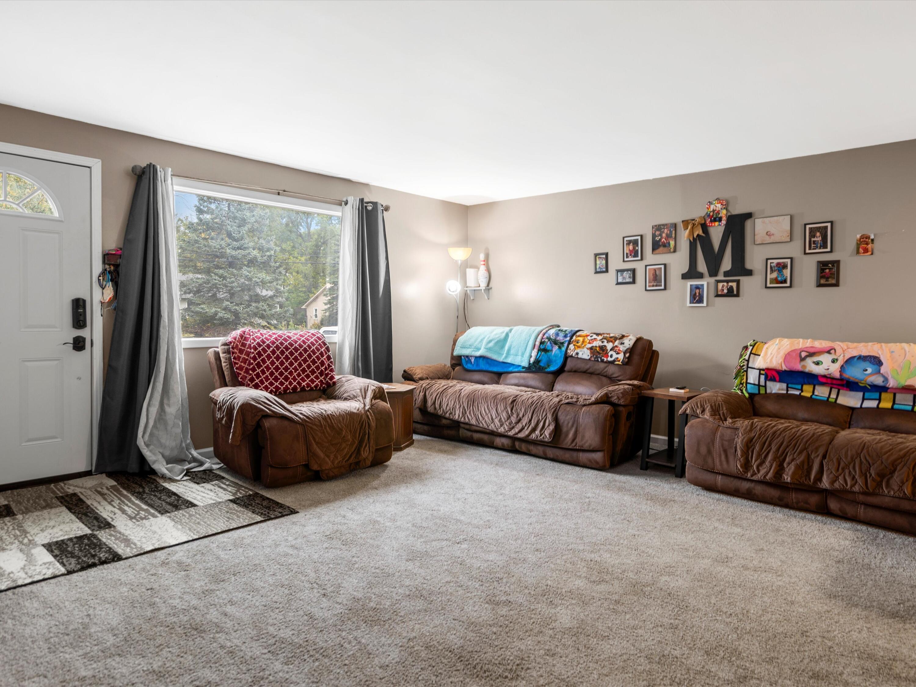 449 Joslyn Road Lake Orion, MI 48362 - Photo 6 of 19 06-DSC04228
