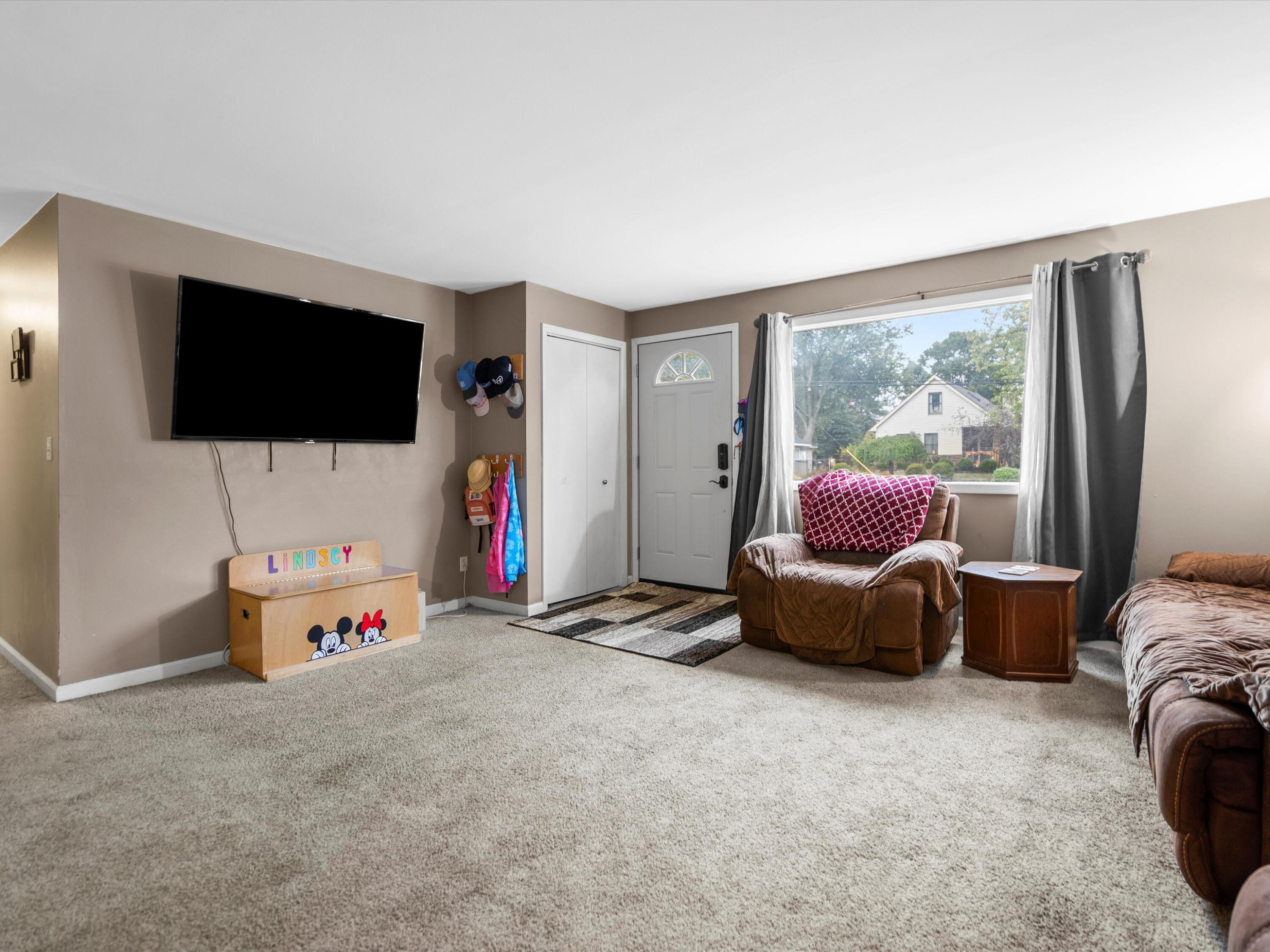 449 Joslyn Road Lake Orion, MI 48362 - Photo 7 of 19 07-DSC04238