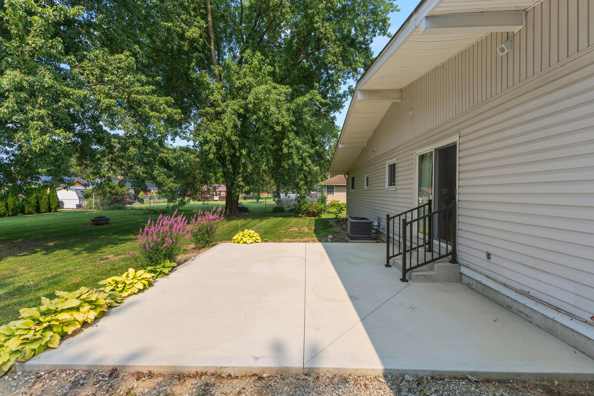 1120 Oakwood Road Marion, OH 43302 - Photo 46 of 57 Patio