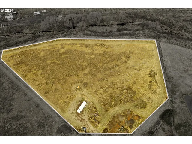 a view of a swimming pool