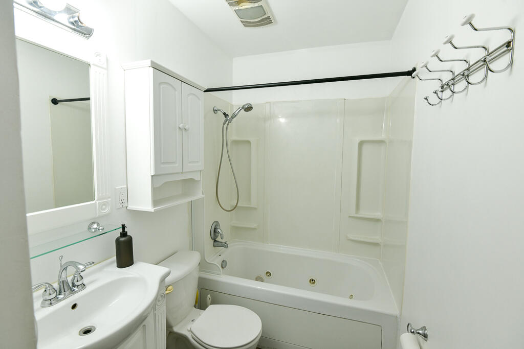 5129 16th Street Racine, WI 53406 - Photo 9 of 20 16th-08