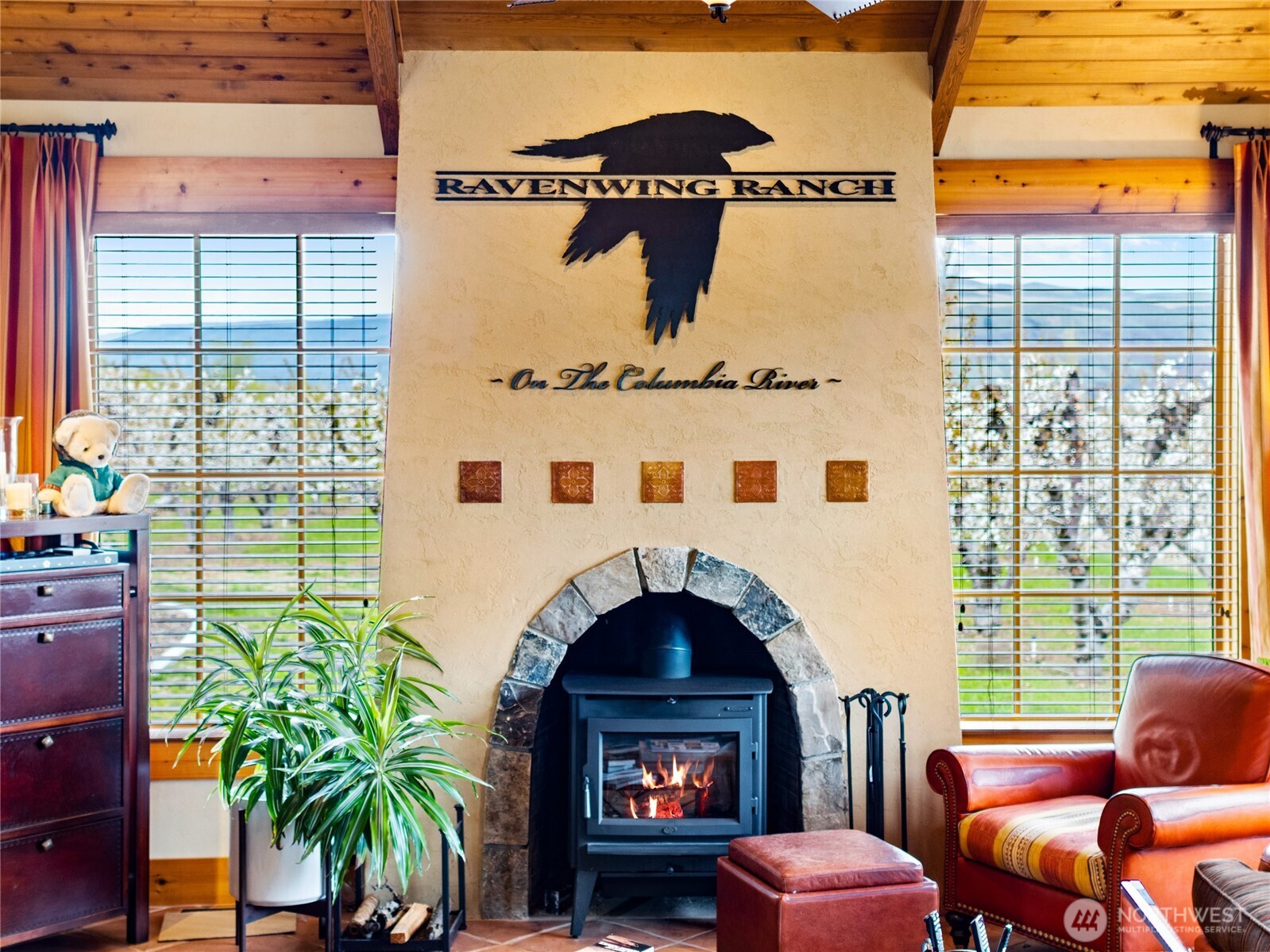 5814 Colockum Road Malaga, WA 98828 - Photo 2 of 40 a living room with furniture and a fireplace