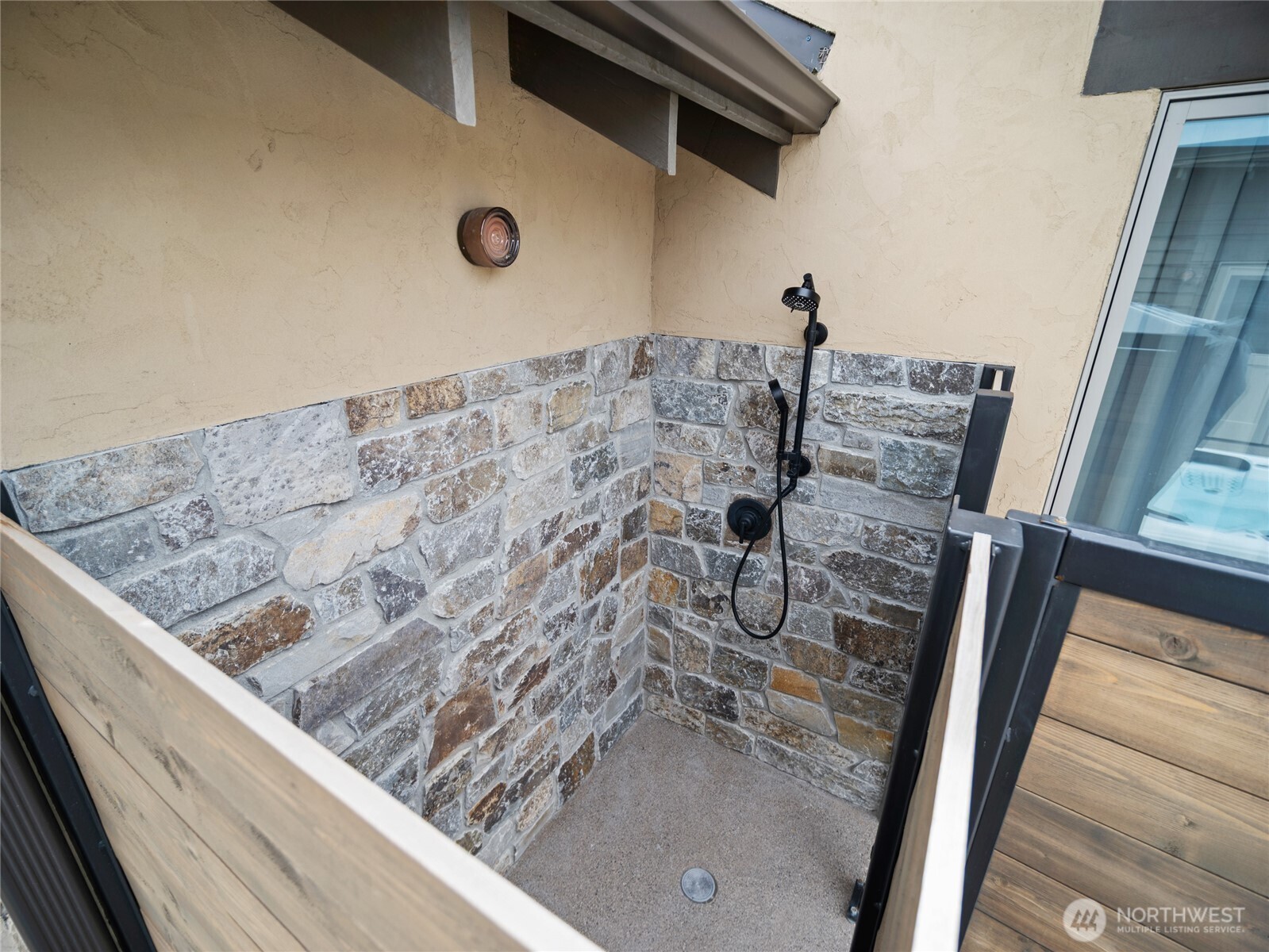 5814 Colockum Road Malaga, WA 98828 - Photo 23 of 40 a bathroom with a granite countertop sink