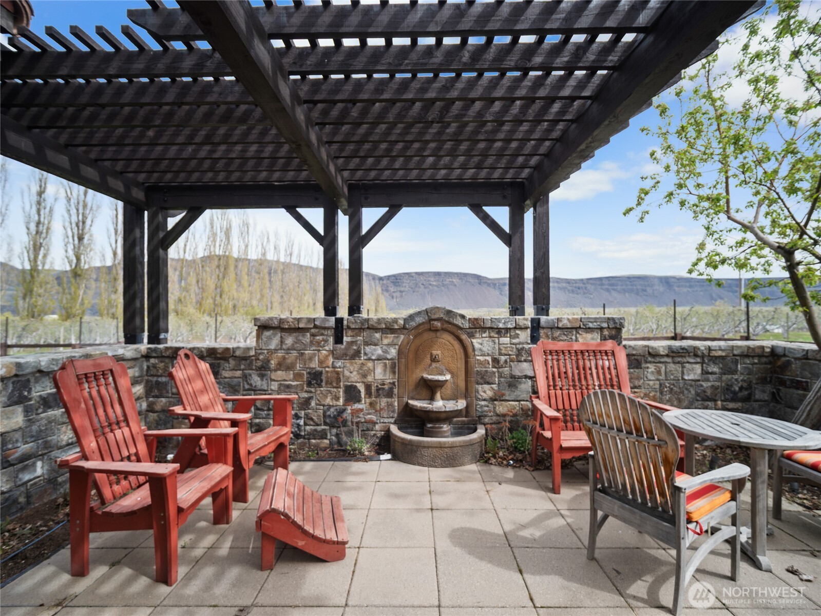 5814 Colockum Road Malaga, WA 98828 - Photo 25 of 40 a view of deck with table and chairs