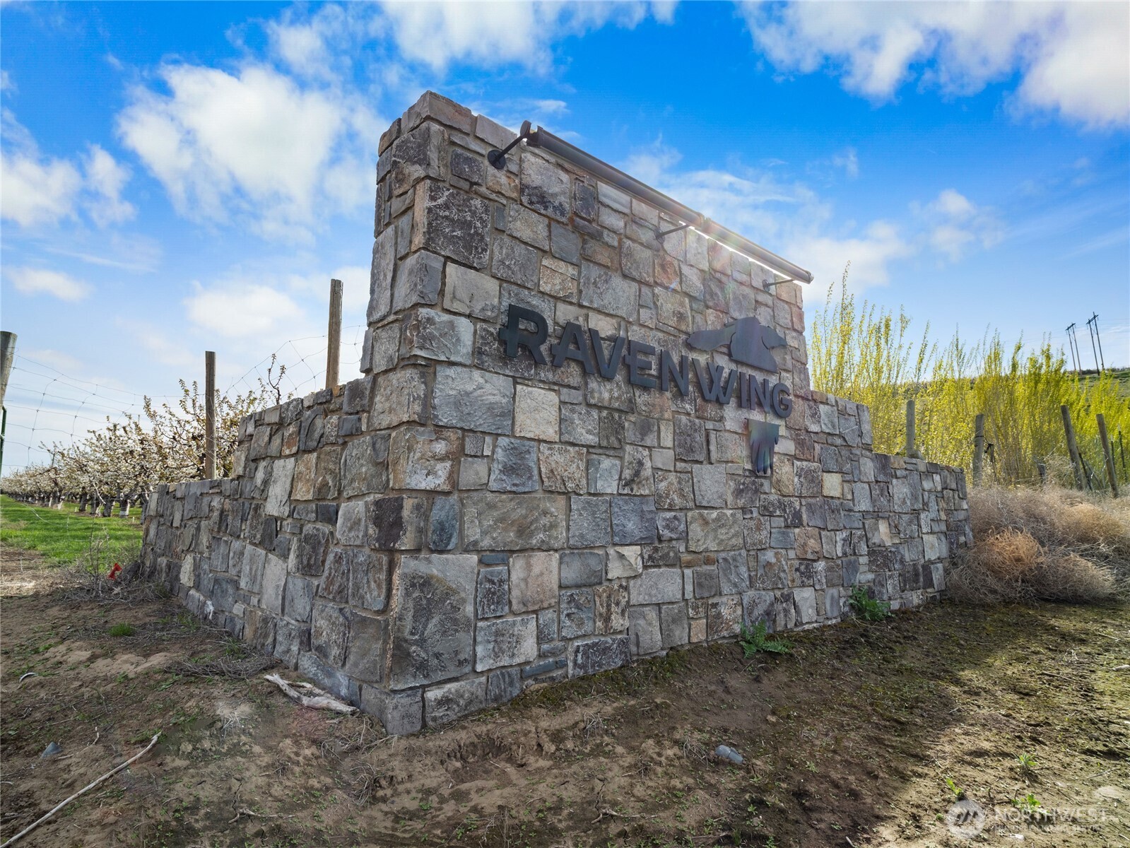 5814 Colockum Road Malaga, WA 98828 - Photo 31 of 40 a view of a large building