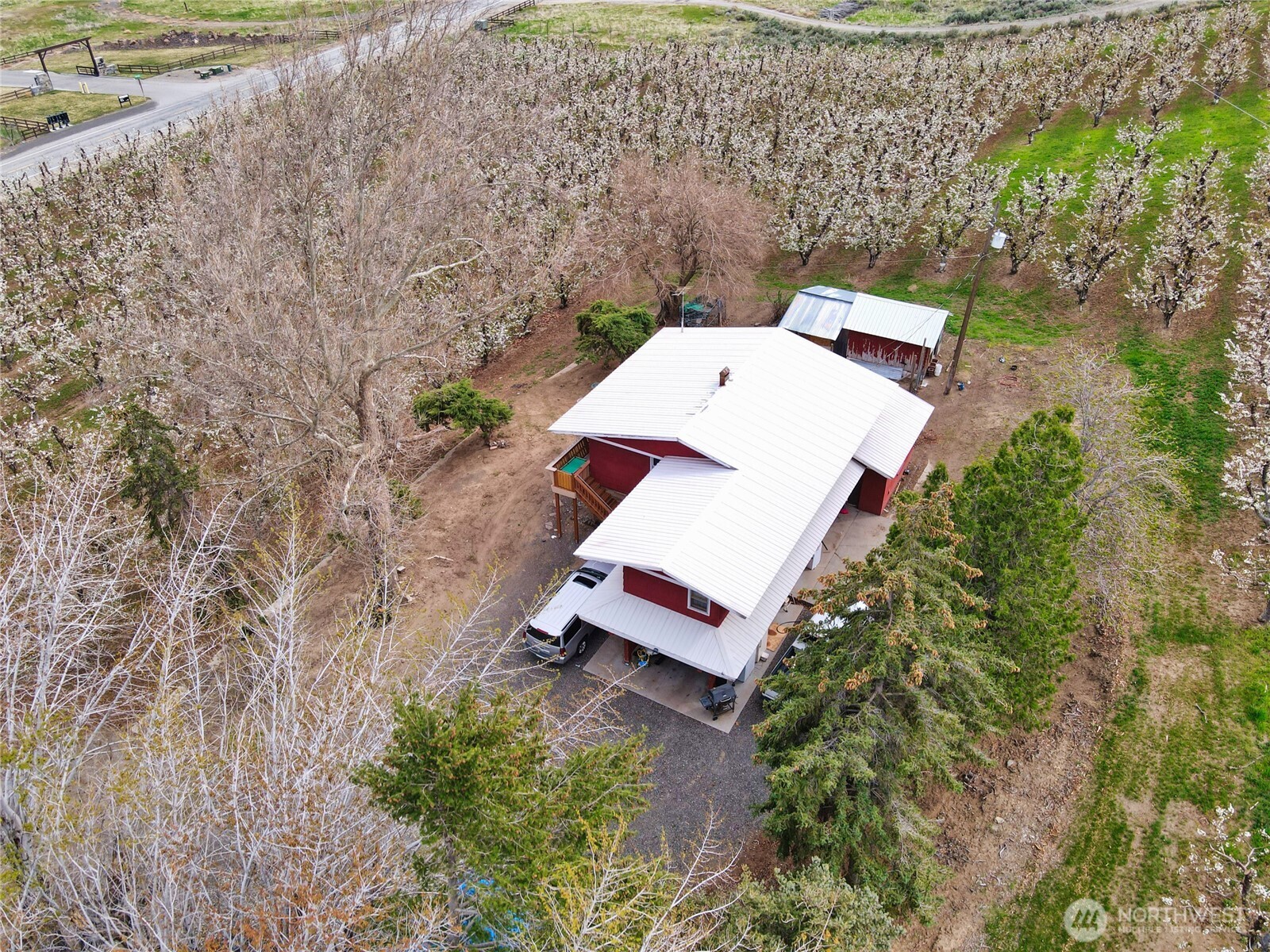 5814 Colockum Road Malaga, WA 98828 - Photo 35 of 40 aerial view of a house with a yard