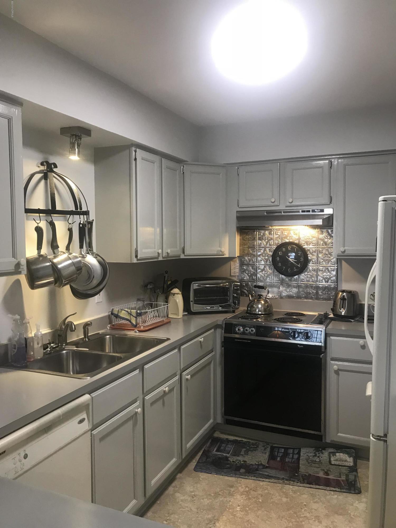201 West Kilarny Road Wilmington, NC 28409 - Photo 2 of 33 IMG_5536