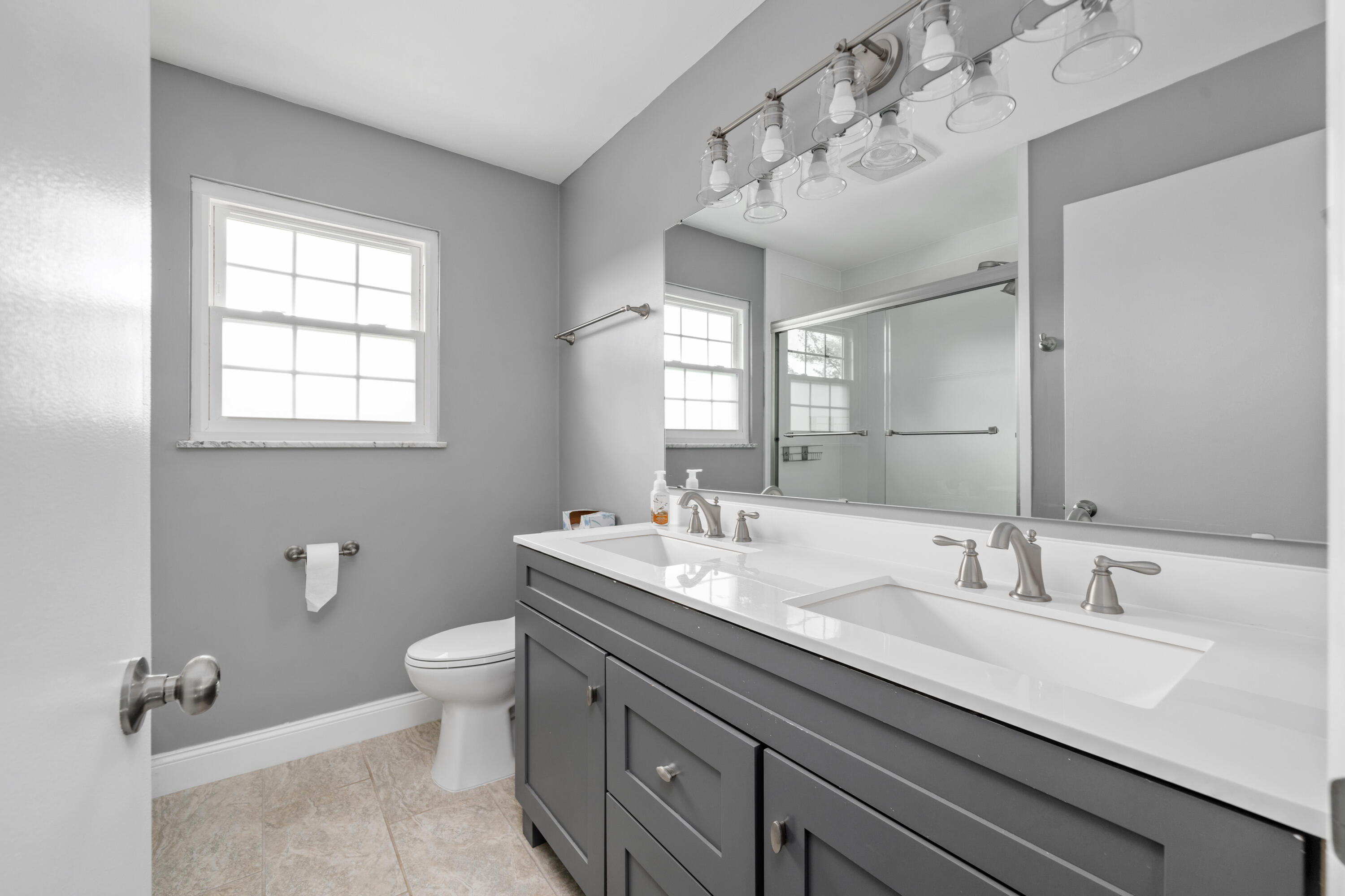 3919 Botetourt Road Fincastle, VA 24090 - Photo 15 of 26 2nd floor Full Bathroom