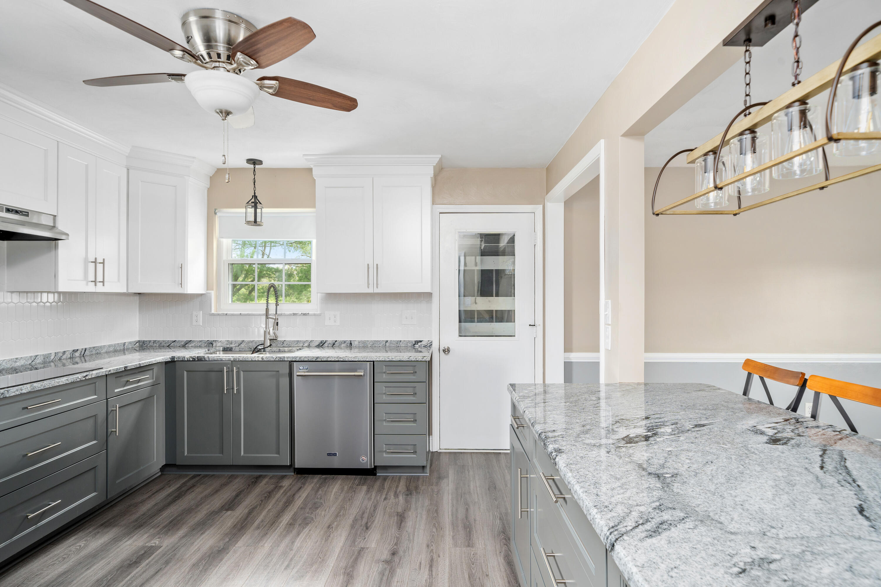 3919 Botetourt Road Fincastle, VA 24090 - Photo 6 of 26 Bar Top