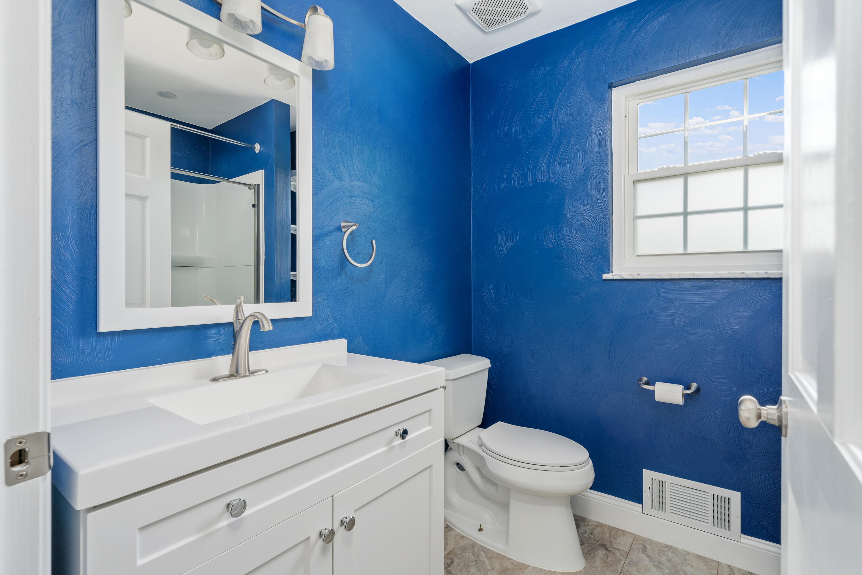 3919 Botetourt Road Fincastle, VA 24090 - Photo 10 of 26 Entry Level Full Bathroom