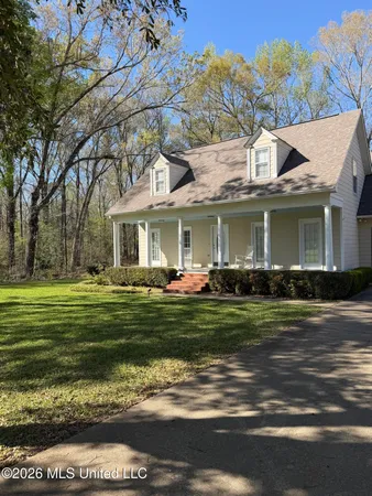 $300,000 | 5 Windsong Court, Natchez, MS 39120