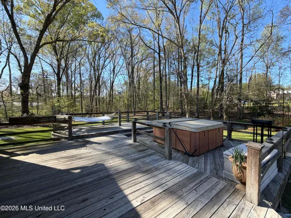 $300,000 | 5 Windsong Court, Natchez, MS 39120