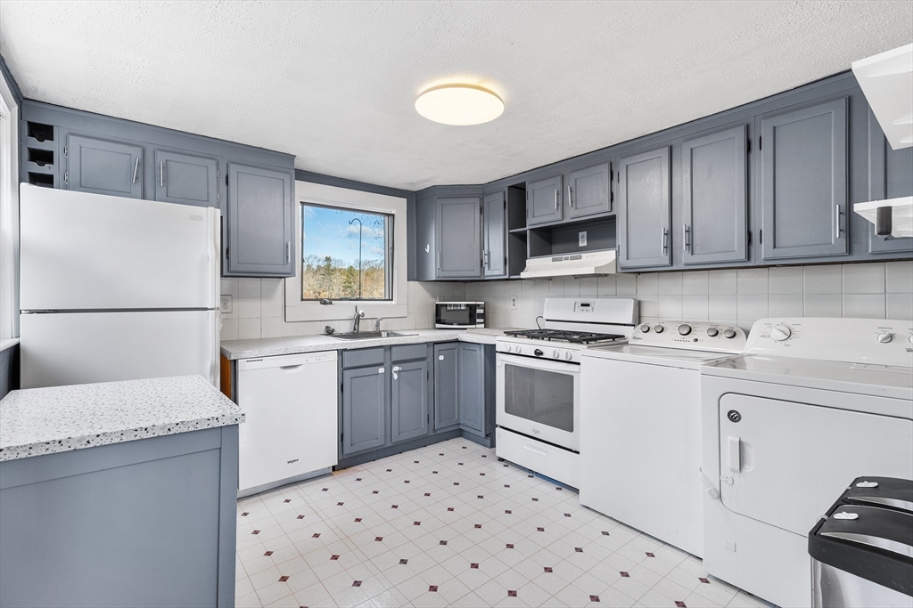 238 River Road Lowell, MA 01852 - Photo 19 of 38