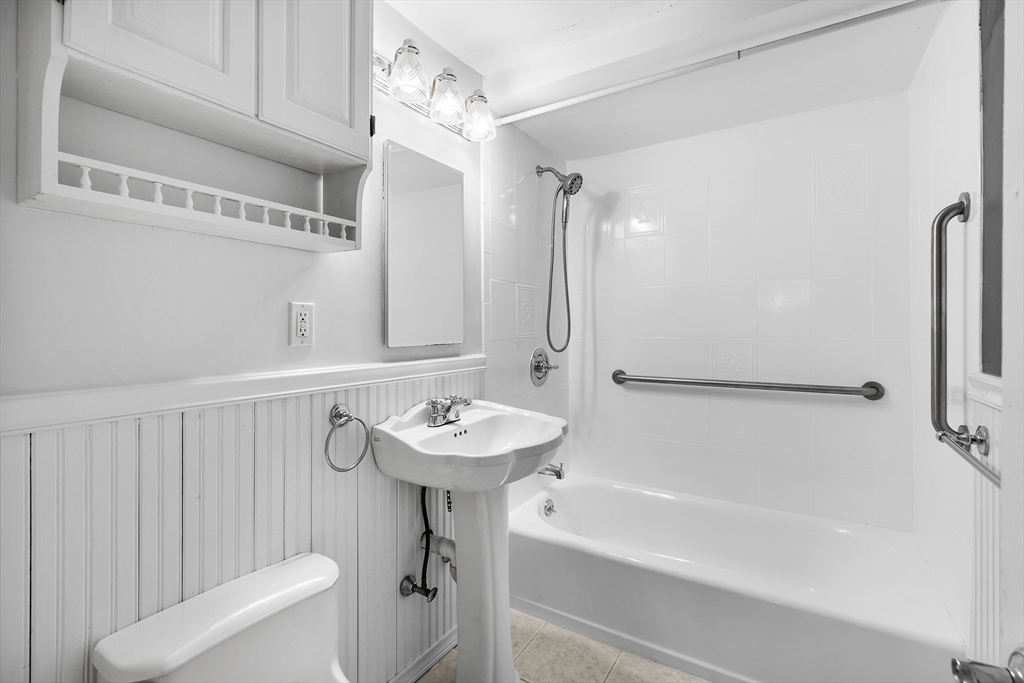 238 River Road Lowell, MA 01852 - Photo 21 of 38