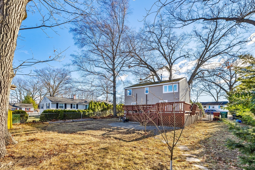 238 River Road Lowell, MA 01852 - Photo 8 of 38